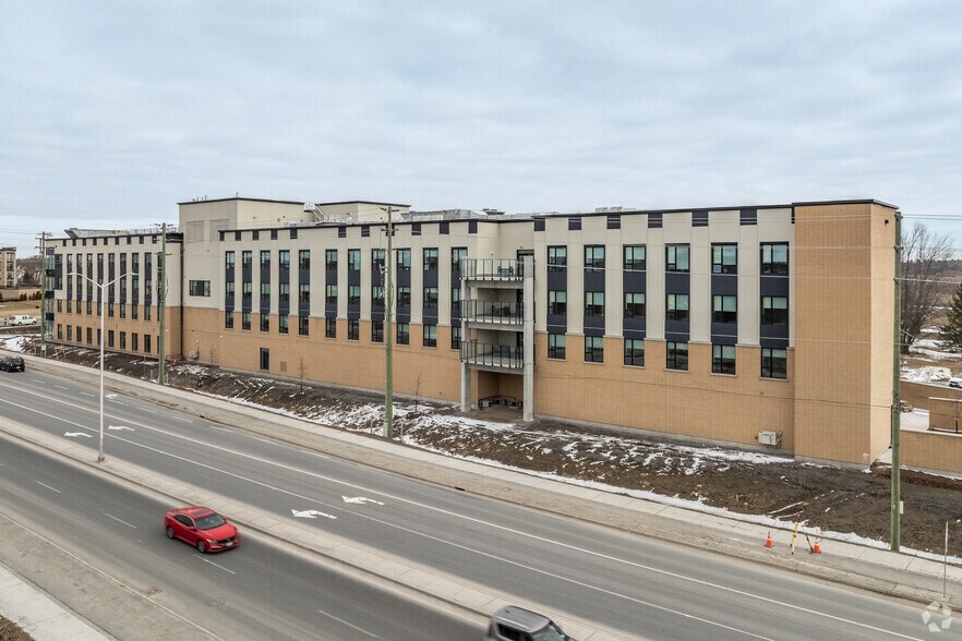 4085 Strandherd Dr, Ottawa, ON à louer - Photo du bâtiment - Image 3 de 5