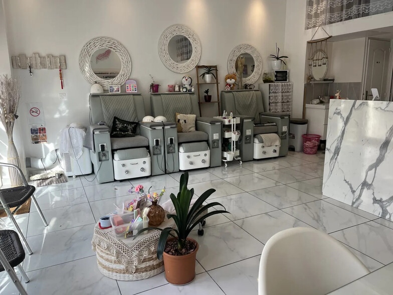 Flex in Saint-Maur-des-Fossés for lease - Interior Photo - Image 2 of 3