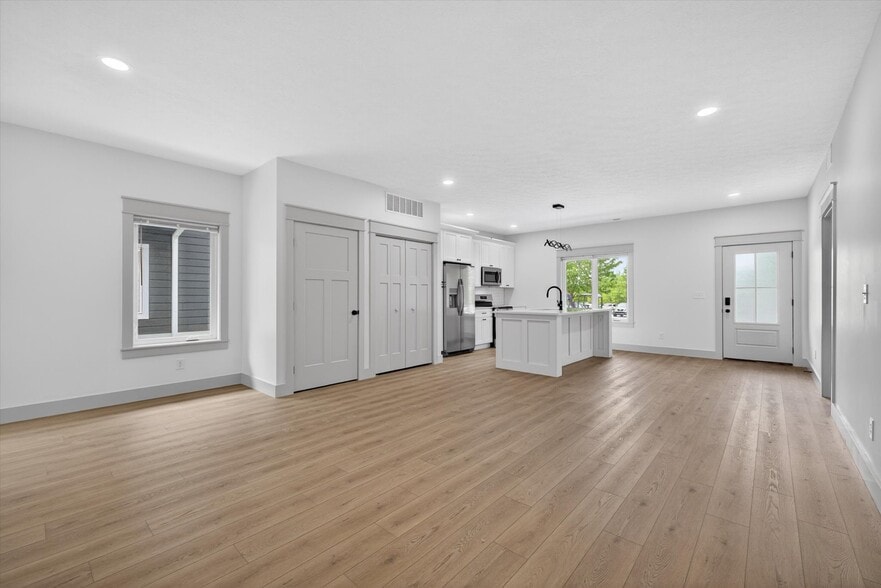 326 N Jefferson St, Bloomington, IN for sale - Building Photo - Image 3 of 26