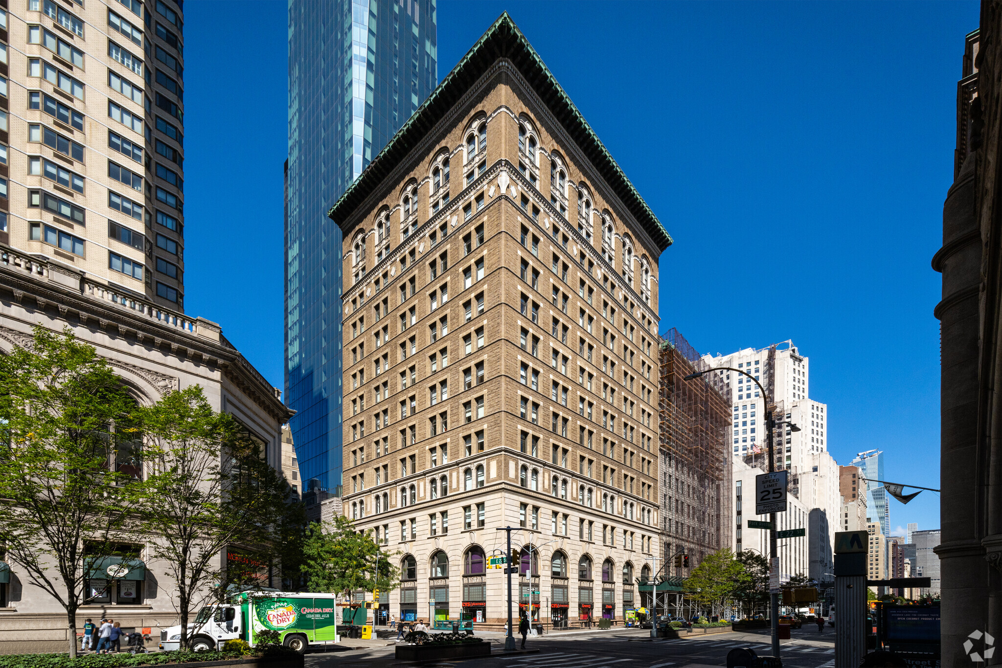 300 Park Ave S, New York, NY à vendre Photo principale- Image 1 de 1