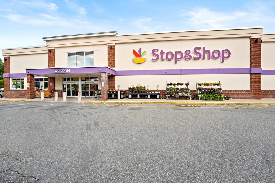 275 Warwick Ave, Cranston, RI for sale - Building Photo - Image 2 of 8