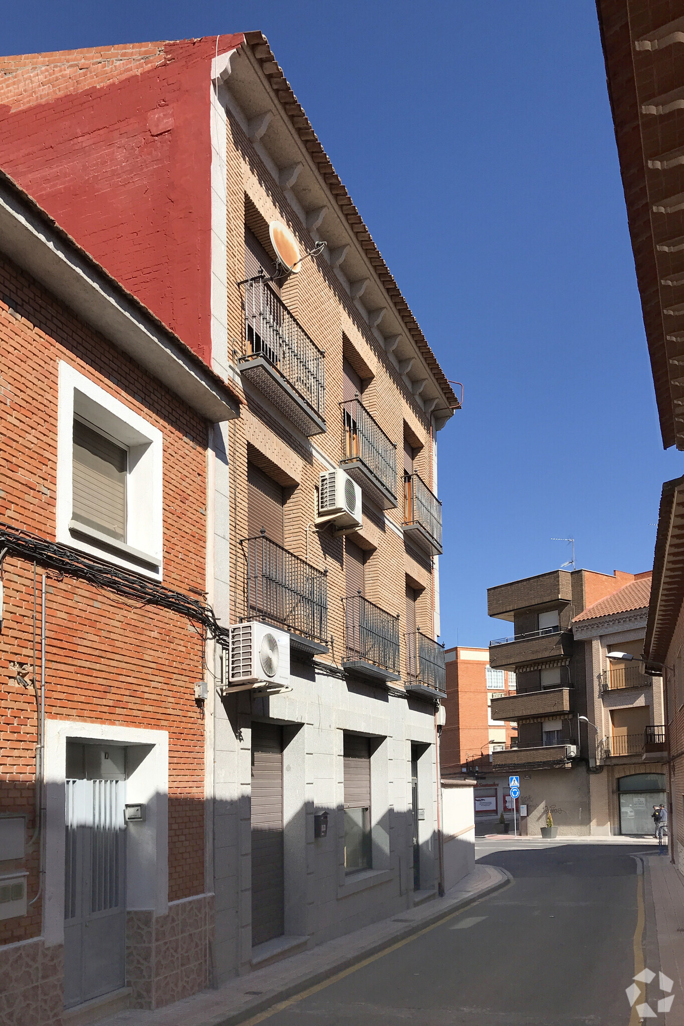 Calle Santísima Trinidad, 2, Fuensalida, Toledo for sale Primary Photo- Image 1 of 3