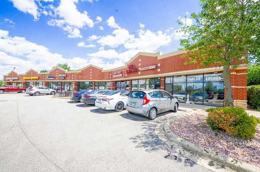 425-445 Lake St, Addison, IL for lease - Building Photo - Image 2 of 11
