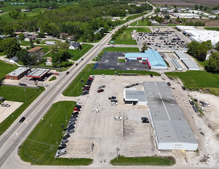 2051 N Main St, Canton, IL à vendre - Photo du bâtiment - Image 3 de 23