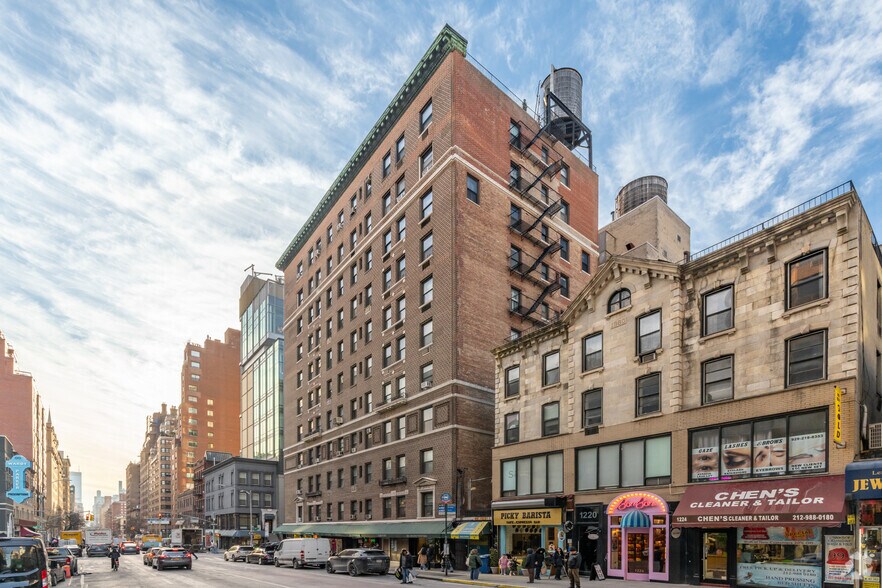 1210-1218 Lexington Ave, New York, NY à louer - Photo du bâtiment - Image 2 de 5
