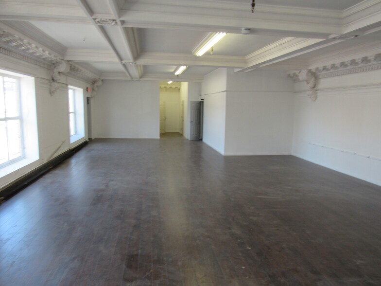 147 Smith St, Perth Amboy, NJ for lease - Interior Photo - Image 3 of 6