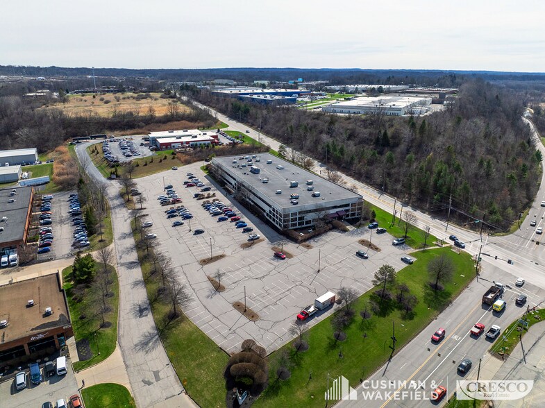8333 Rockside Rd, Valley View, OH à louer - Photo du bâtiment - Image 3 de 6