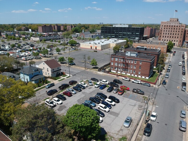 5 Liberty Ct, Hempstead, NY for sale - Building Photo - Image 3 of 6