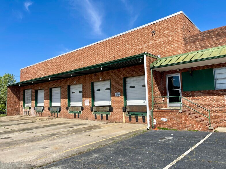 211 Industrial Ave, Greensboro, NC à louer - Photo du bâtiment - Image 2 de 5