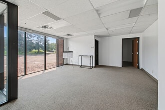 1301 Corporate Center Dr, Eagan, MN for lease Interior Photo- Image 2 of 8