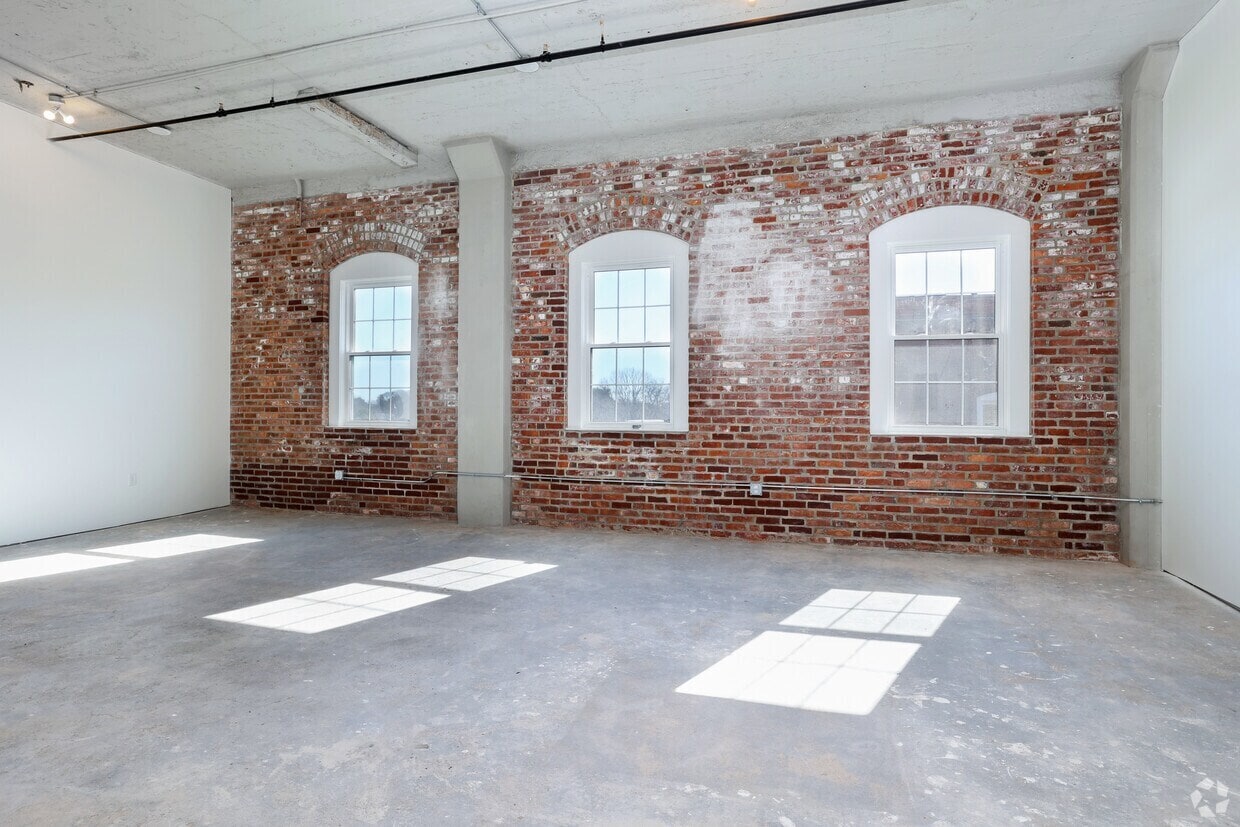 58 Pulaski St, Peabody, MA à louer Photo intérieure- Image 1 de 1