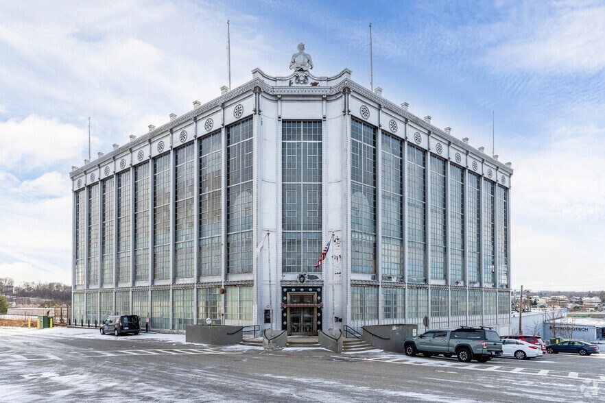 100 Barber Ave, Worcester, MA à vendre - Photo du bâtiment - Image 1 de 60