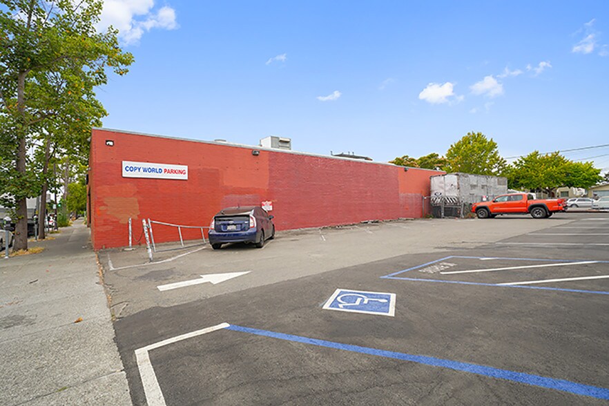 1375 University Ave, Berkeley, CA à louer - Photo du bâtiment - Image 3 de 4