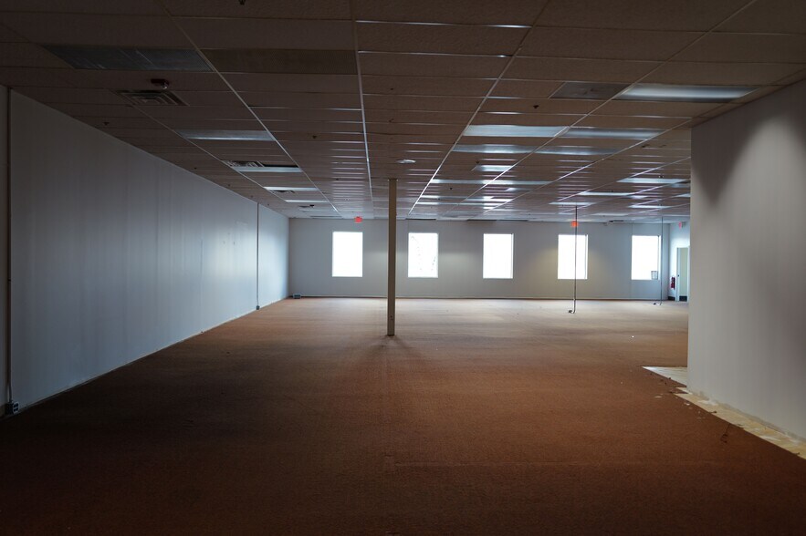 521-599 Boices Ln, Kingston, NY à vendre - Photo intérieure - Image 1 de 1