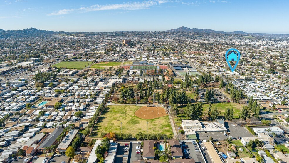 532 N 1st St, El Cajon, CA à vendre - Aérien - Image 3 de 32