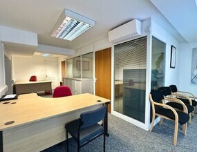 6-8 St. Thomas's Rd, Luton for lease Interior Photo- Image 2 of 6