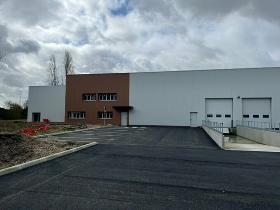 Flex in Carbon-Blanc for lease Building Photo- Image 1 of 3