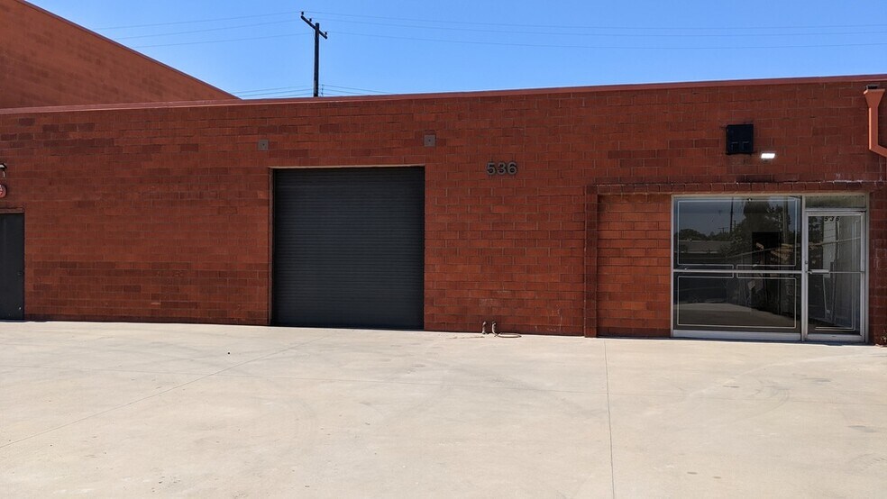 536 E Walnut Ave, Fullerton, CA à louer - Photo du bâtiment - Image 2 de 4