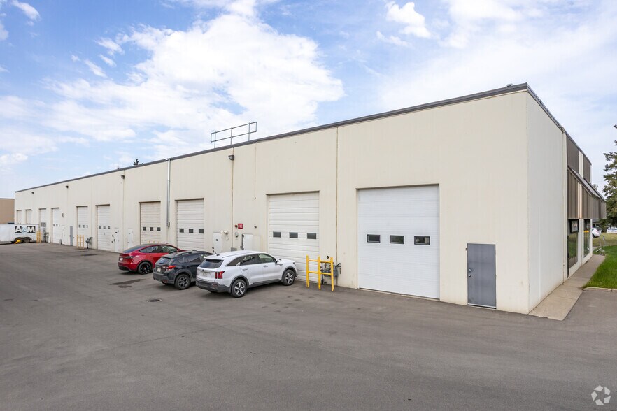 10704-10740 181st St, Edmonton, AB à vendre - Photo du bâtiment - Image 2 de 3