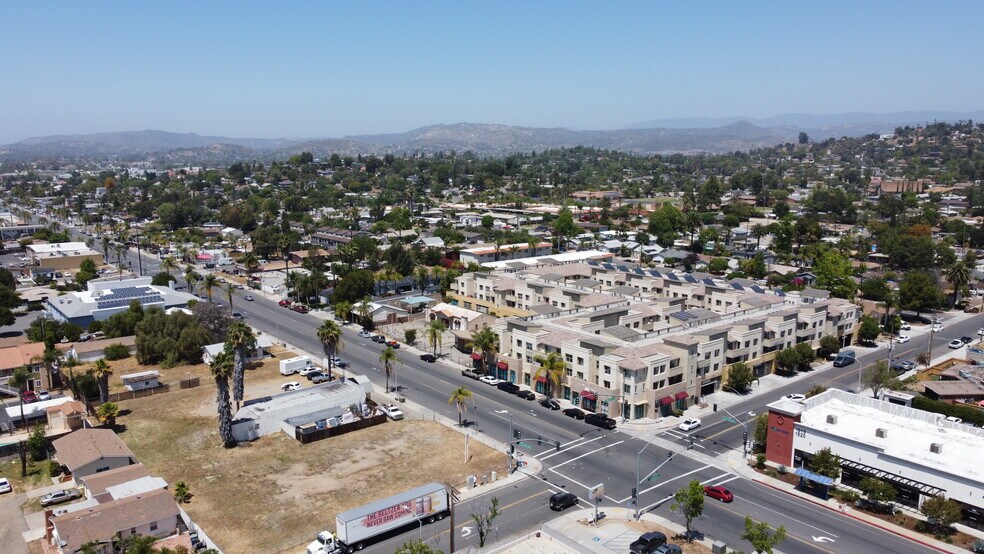 1440 S Escondido Blvd, Escondido, CA à louer - Photo du bâtiment - Image 3 de 4
