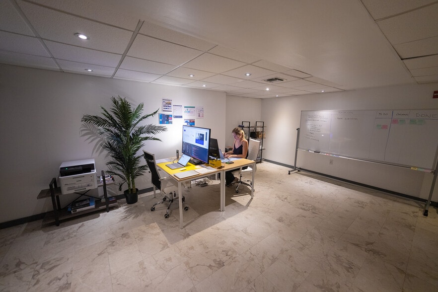 13499 Biscayne Blvd, Miami, FL for sale - Building Photo - Image 3 of 23