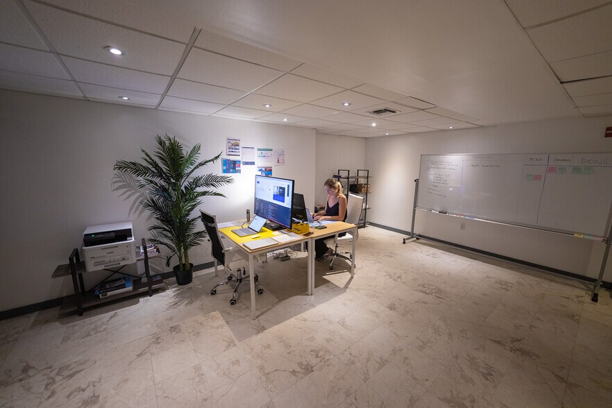 13499 Biscayne Blvd, Miami, FL à vendre - Photo du bâtiment - Image 3 de 23