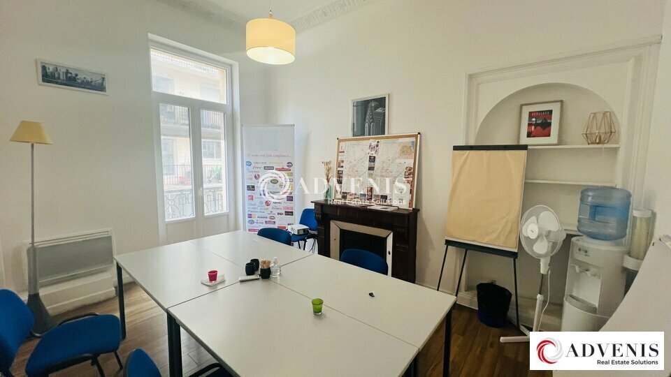 Office in Bordeaux for lease - Interior Photo - Image 2 of 8