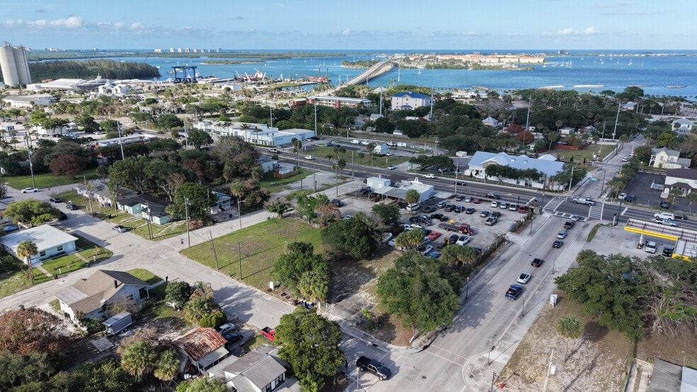 409 Cedar Pl, Fort Pierce, FL à vendre - Aérien - Image 3 de 9