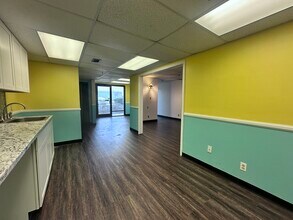 153-154 Patchen Dr, Lexington, KY for lease Interior Photo- Image 2 of 9