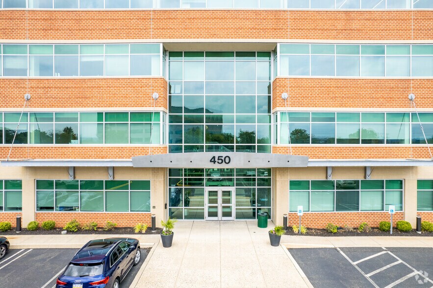 450 Plymouth Rd, Plymouth Meeting, PA à louer - Photo du bâtiment - Image 2 de 6