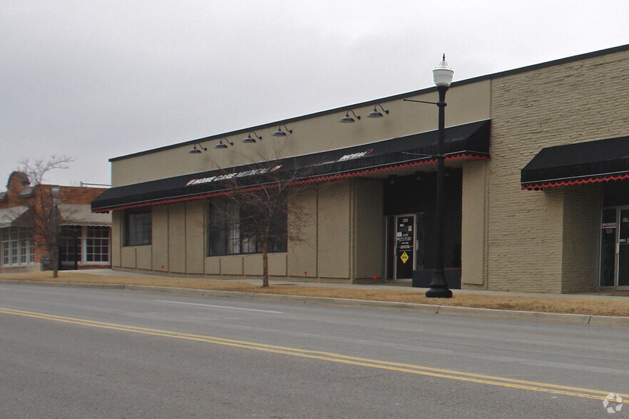 220-224 NW 10th St, Oklahoma City, OK à louer - Photo du bâtiment - Image 3 de 5