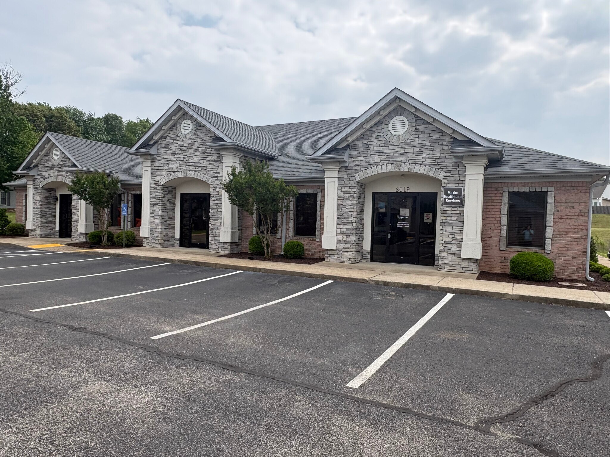 3015-3019 Greystone Sq, Jackson, TN for lease Building Photo- Image 1 of 9