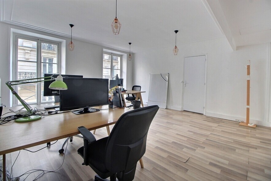 57 Rue Du Faubourg Montmartre, Paris for lease - Interior Photo - Image 2 of 8