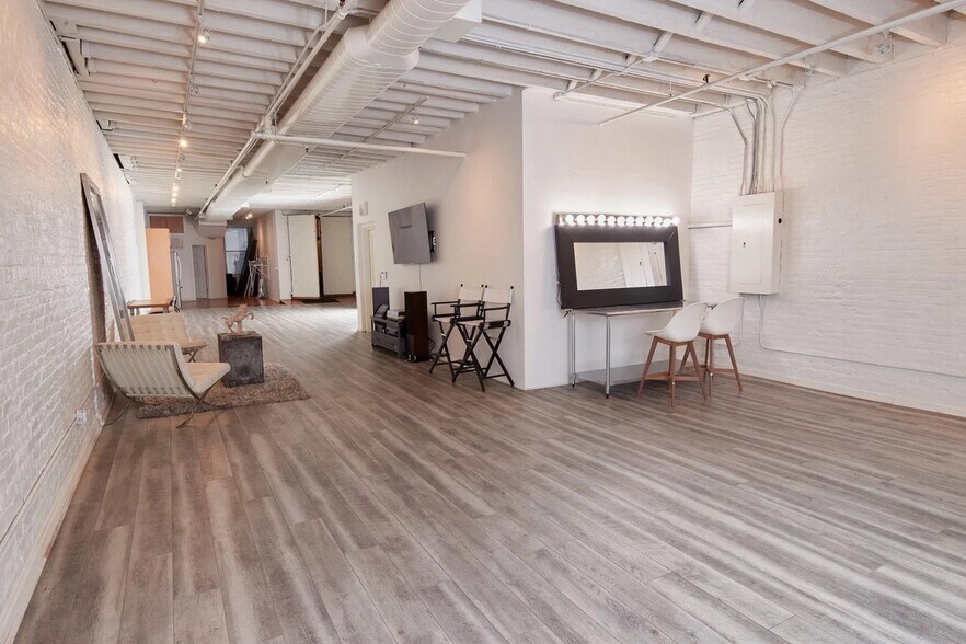 447 W 36th St, New York, NY à vendre - Photo du bâtiment - Image 2 de 54