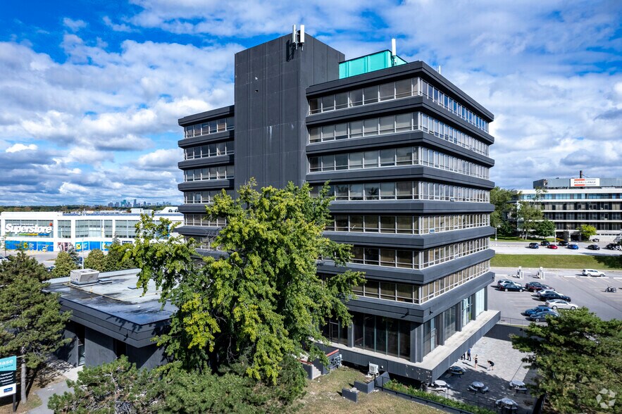 15 Gervais Dr, Toronto, ON à louer - Photo principale - Image 1 de 6