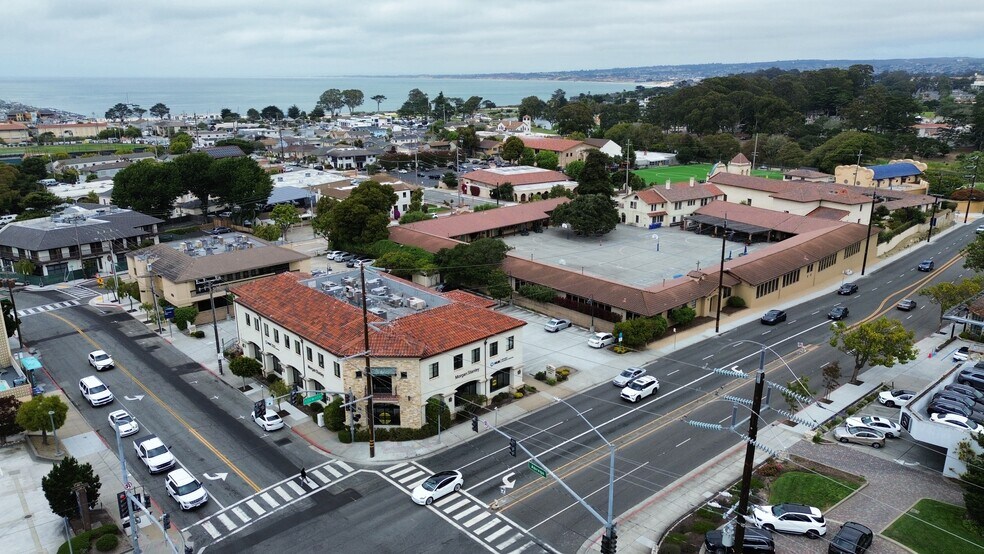401 Fremont St, Monterey, CA à louer - Photo du bâtiment - Image 2 de 15