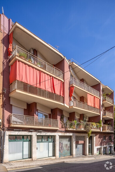Immeuble residentiel dans Barcelone, Barcelona à vendre - Photo du bâtiment - Image 2 de 4