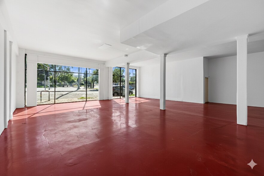 3229-3235 N Main St, Los Angeles, CA à louer - Photo intérieure - Image 3 de 24