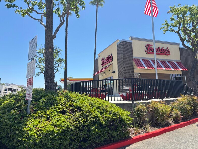 1832 E Alosta Ave, Glendora, CA à louer - Photo du bâtiment - Image 2 de 14