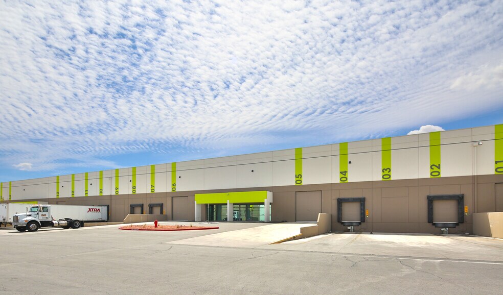 1100 Mary Crest Rd, Henderson, NV à louer - Photo du bâtiment - Image 2 de 7