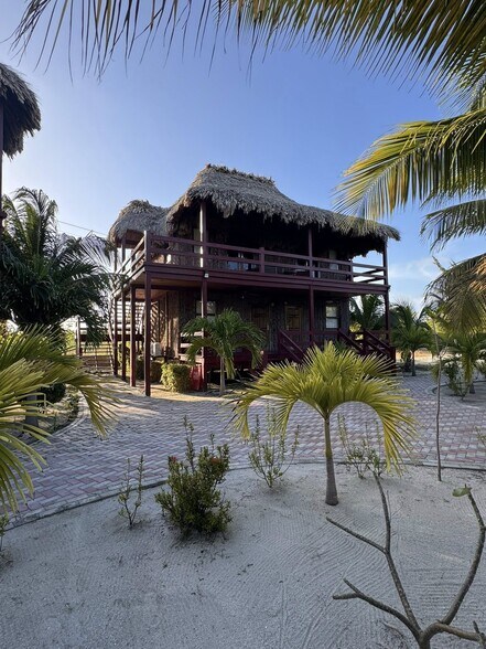 Services hôteliers dans 1023 Caye Caulker North, Caye Caulker à vendre - Photo du bâtiment - Image 3 de 23