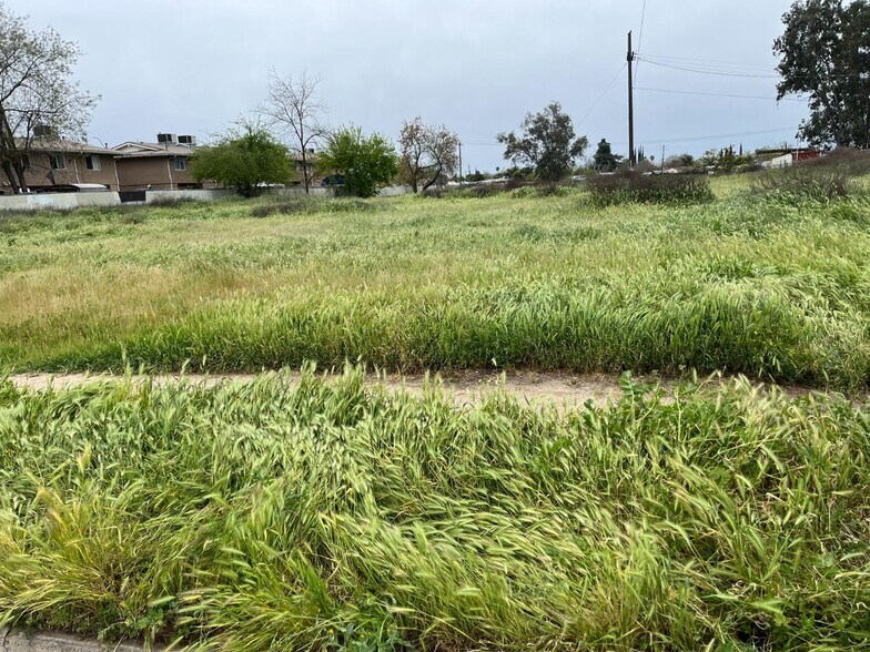 1013 E Yosemite Ave, Madera, CA à vendre - Photo du bâtiment - Image 2 de 2