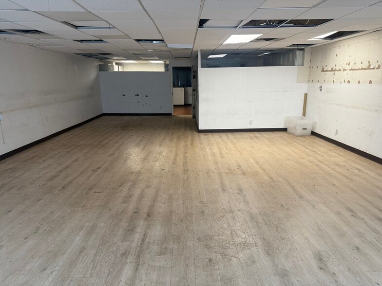 521 47th Rd, Long Island City, NY à louer - Photo du bâtiment - Image 3 de 10