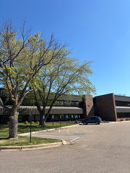 4825 Olson Memorial Hwy, Golden Valley, MN à louer - Photo du bâtiment - Image 2 de 2