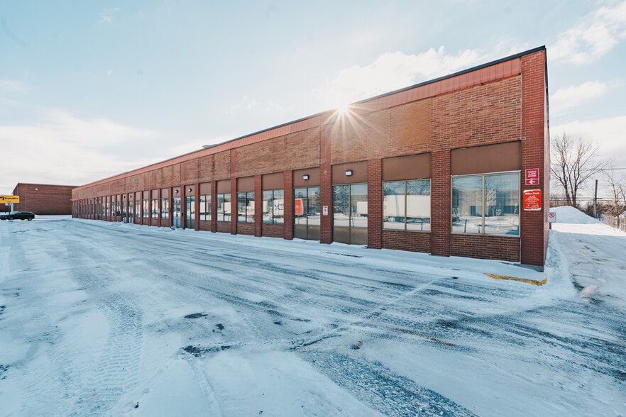 380-410 Rue McCaffrey, Montréal, QC for lease - Building Photo - Image 1 of 5