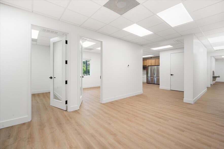 8626 N Himes Ave, Tampa, FL à vendre - Photo intérieure - Image 2 de 30