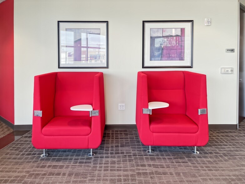 999 Riverview Dr, Totowa, NJ à louer - Photo intérieure - Image 2 de 14