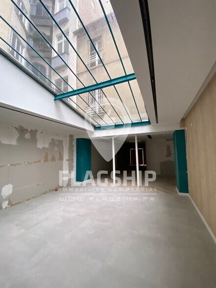 Retail in Paris for lease - Building Photo - Image 2 of 9