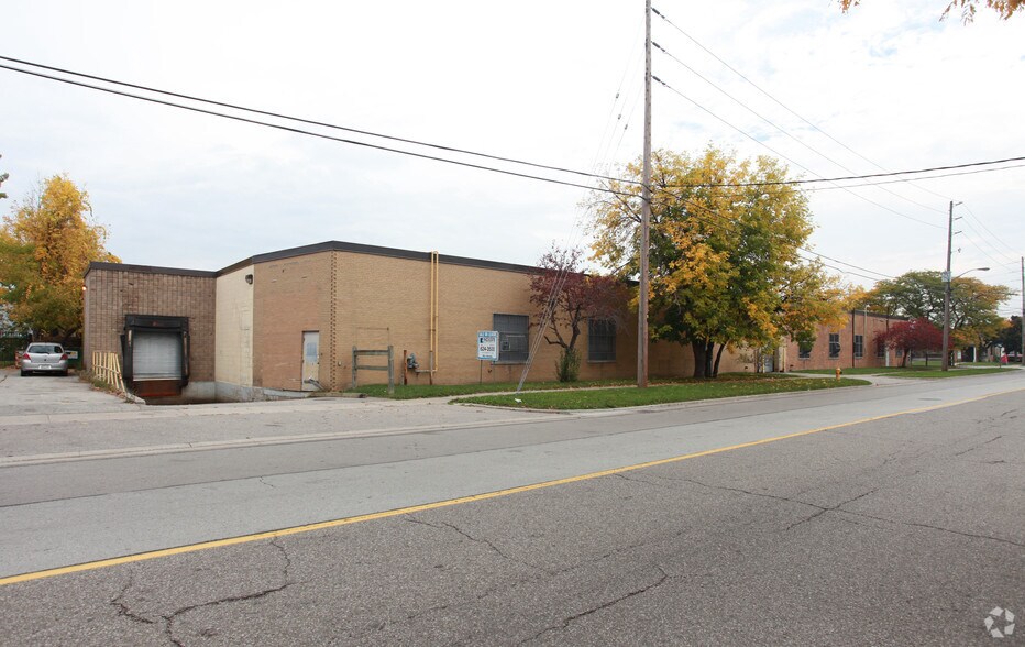 122 Judge Rd, Toronto, ON à louer - Photo du bâtiment - Image 3 de 4