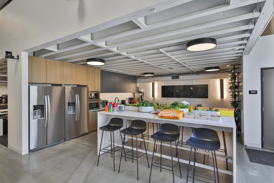 421 E Huntington Dr, Monrovia, CA à vendre - Photo intérieure - Image 2 de 9